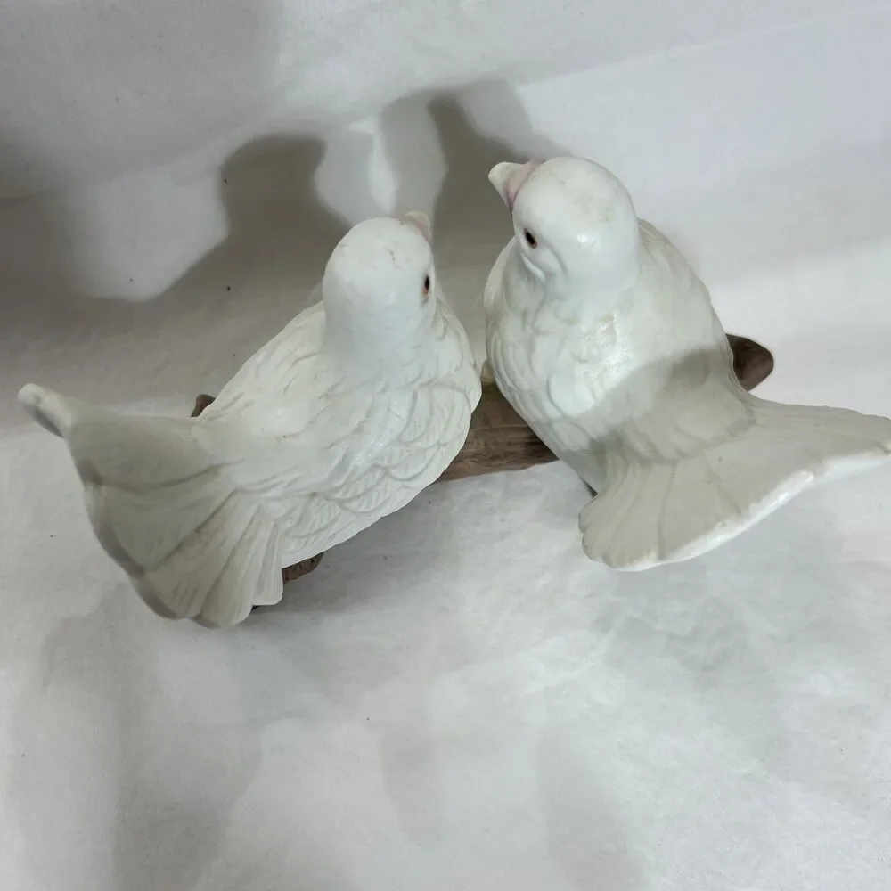 Homco Love Doves Figurine #1453 Courtship White Porcelain VTG Home Interior Bird